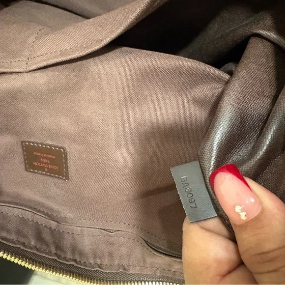 Louis Vuitton Travel Bag - Picture 7 of 16